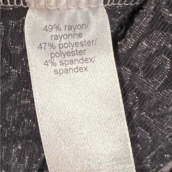 Maurice’s Long Sleeve Paisley Design Top - Picture 7 of 7